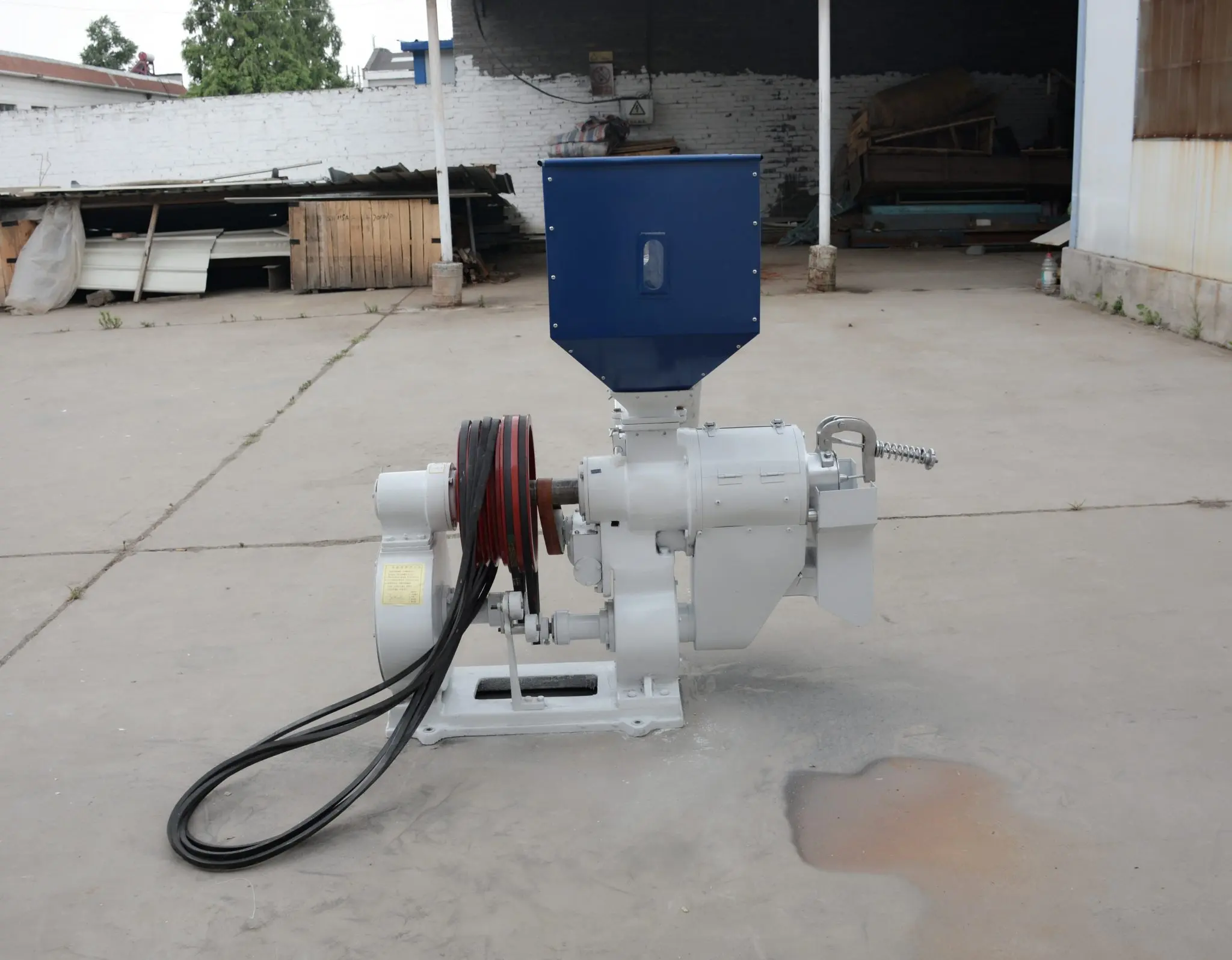 Automatic rice mill machine